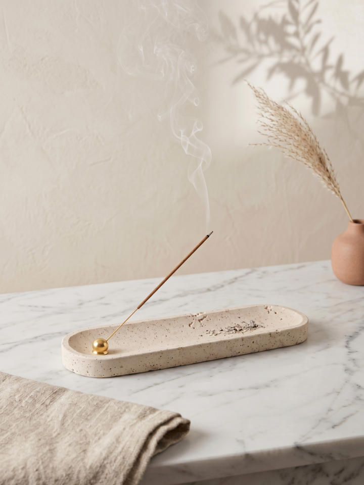 Minimalist Traverten Taş Tütsülük - Meditasyon ve Yoga İçin Şık Tasarım